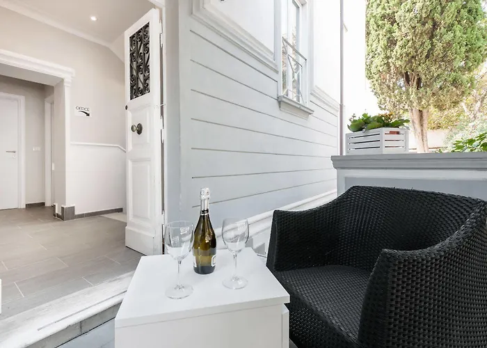 Residenza Maxima Aparthotel 3*