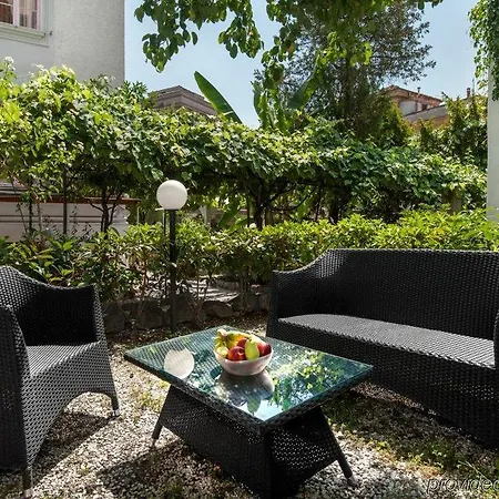 Residenza Maxima 3* רומא